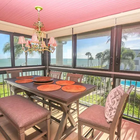 Mariner Pointe #542 Vila